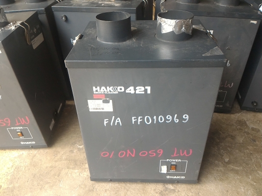 เครื่องดูดควันและกลิ่นแบบอุตสาหกรรม HAKKO 421 มีท่อทางดูดขนาด 2 นิ้ว สองท่อ ตั้งหรือนอนเครื่องได้