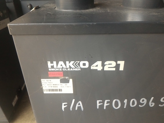 เครื่องดูดควันและกลิ่นแบบอุตสาหกรรม HAKKO 421 มีท่อทางดูดขนาด 2 นิ้ว สองท่อ ตั้งหรือนอนเครื่องได้