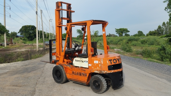 ขายด่วนรถยก TOYOTA 4FGยก2.5ตันเสาสูง4เมตรยางตันหน้าหลังรถนอกนำเข้ายังไม่เคยใช้งานในเมืองไทยเลย=รุ่นใหม่ขายถูกๆๆ