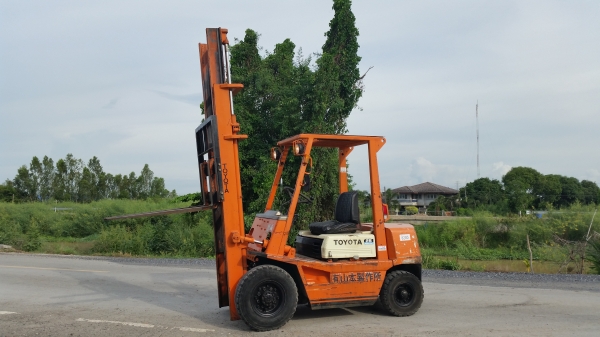 ขายด่วนรถยก TOYOTA 4FGยก2.5ตันเสาสูง4เมตรยางตันหน้าหลังรถนอกนำเข้ายังไม่เคยใช้งานในเมืองไทยเลย=รุ่นใหม่ขายถูกๆๆ