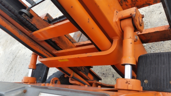 ขายด่วนรถยก TOYOTA 4FGยก2.5ตันเสาสูง4เมตรยางตันหน้าหลังรถนอกนำเข้ายังไม่เคยใช้งานในเมืองไทยเลย=รุ่นใหม่ขายถูกๆๆ