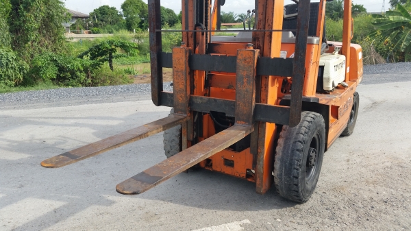 ขายด่วนรถยก TOYOTA 4FGยก2.5ตันเสาสูง4เมตรยางตันหน้าหลังรถนอกนำเข้ายังไม่เคยใช้งานในเมืองไทยเลย=รุ่นใหม่ขายถูกๆๆ