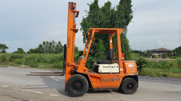 ขายด่วนรถยก TOYOTA 4FGยก2.5ตันเสาสูง4เมตรยางตันหน้าหลังรถนอกนำเข้ายังไม่เคยใช้งานในเมืองไทยเลย=รุ่นใหม่ขายถูกๆๆ