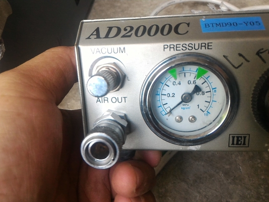 เครื่องช่วยจ่ายของเหลว โคยใช้ลมข่วย สามารถตั้งเวลาให้ทำงานแต่ละครั้ง