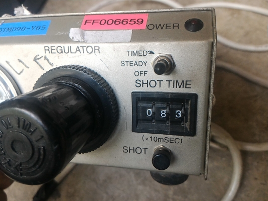 เครื่องช่วยจ่ายของเหลว โคยใช้ลมข่วย สามารถตั้งเวลาให้ทำงานแต่ละครั้ง