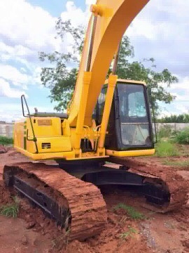 ขายรถแบคโฮ KOMATSU PC200-6 เอกสารเล่มทะเบียน ระบบไฟเต็ม ราคา 1000000