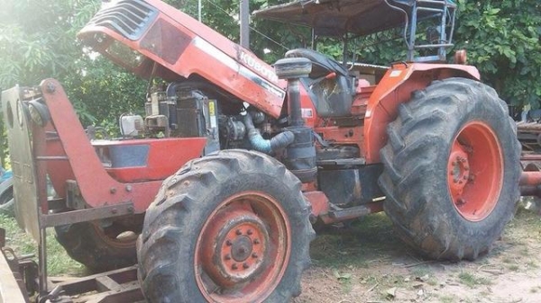 ขายรถไถ M9000 อุปกรณ์3ชิ้น