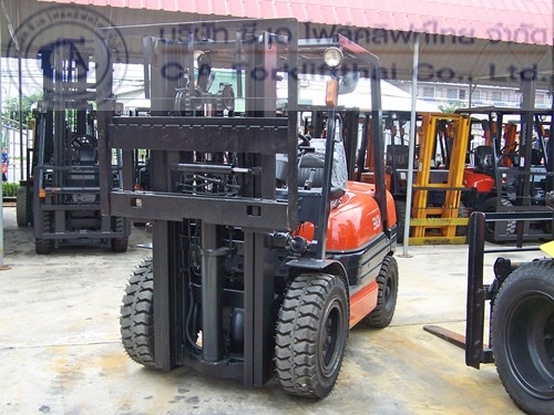 ขายรถ โฟล์คลิฟท์ TOYOTA รุ่น 6-FD30