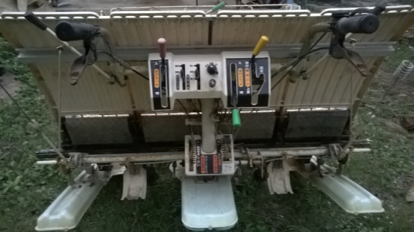 รถดำนาแบบเดินตาม 4 แถว iseki