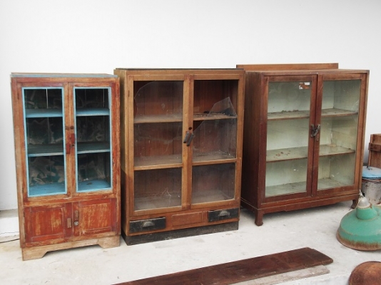 ขายเหมาตู้โชว์ไม้สักโบราณ 3 ใบถูกๆ