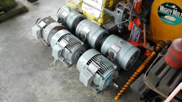 ====== Sold Out!! ====== มอเตอร์ Mitsubishi 5 HP. 380 V. 1450 RPM. TYPE SF-J // SB-J รุ่นท้อป Japan!! มี 6 ลูก โทร.089-2499-123