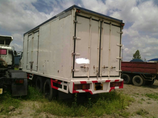 ขายรถ10ล้อเพลาเดียวตู้3บาน ยาว7.20เมตร HINO FL3H 195แรง พร้อมใช้งานครับ