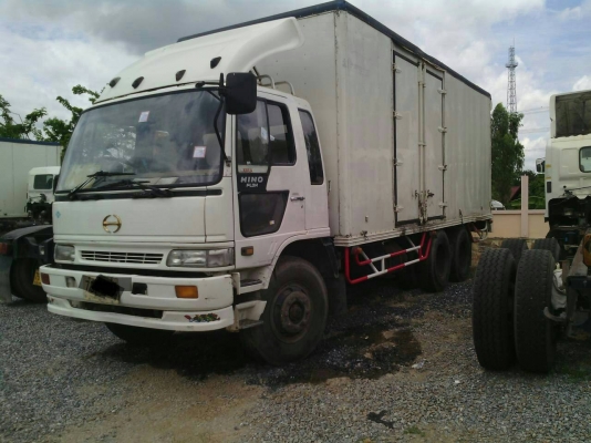 ขายรถ10ล้อเพลาเดียวตู้3บาน ยาว7.20เมตร HINO FL3H 195แรง พร้อมใช้งานครับ