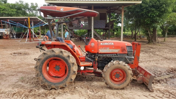 ขายรถไถ KUBOTA L3408 ปี 50 สภาพพร้อมใช้งาน เอกสารทะเบียนครบ อุปกรณ์มีผานดันหน้าอย่างเดียวครับ