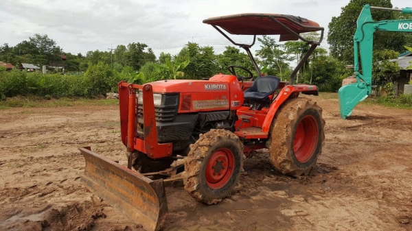 ขายรถไถ KUBOTA L3408 ปี 50 สภาพพร้อมใช้งาน เอกสารทะเบียนครบ อุปกรณ์มีผานดันหน้าอย่างเดียวครับ ขายรถไถ KUBOTA L3408 ปี 50 สภาพพร้อมใช้งาน เอกสารทะเบียนครบ อุปกรณ์มีผานดันหน้าอย่างเดียวครับ