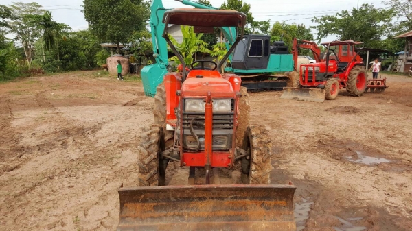 ขายรถไถ KUBOTA L3408 ปี 50 สภาพพร้อมใช้งาน เอกสารทะเบียนครบ อุปกรณ์มีผานดันหน้าอย่างเดียวครับ ขายรถไถ KUBOTA L3408 ปี 50 สภาพพร้อมใช้งาน เอกสารทะเบียนครบ อุปกรณ์มีผานดันหน้าอย่างเดียวครับ