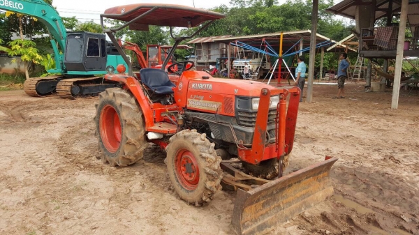 ขายรถไถ KUBOTA L3408 ปี 50 สภาพพร้อมใช้งาน เอกสารทะเบียนครบ อุปกรณ์มีผานดันหน้าอย่างเดียวครับ ขายรถไถ KUBOTA L3408 ปี 50 สภาพพร้อมใช้งาน เอกสารทะเบียนครบ อุปกรณ์มีผานดันหน้าอย่างเดียวครับ