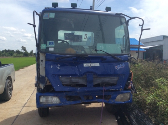 ขายหกล้อราคาถูกๆมี4คันเมกก้า2คัน   nkr 4ล้อกลาง 1 คัน  ครัชซี ช่วงล่าง FB4J  1คัน  320000