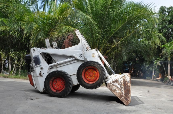 ขายรถตัก BOB CAT725 ดีเซล30แรง สวยเดิมจากญี่ปุ่น ยังไม่เคยใช้ในไทย 85,000เท่านั้น!!