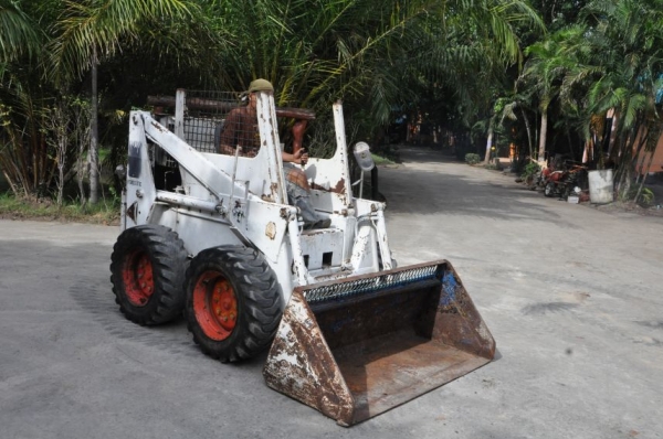 ขายรถตัก BOB CAT725 ดีเซล30แรง สวยเดิมจากญี่ปุ่น ยังไม่เคยใช้ในไทย 85,000เท่านั้น!!