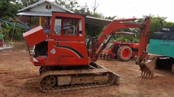 ขายแบคโฮ KUBOTA KH40 รถใช้งานอยู่ทุกวัน เครื่องดี ปั้มดี แทรคดี เอกสารสัญญาซื้อขายครับ