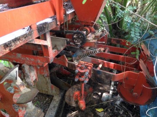 ขายเครื่องปลูกอ้อย KK 2 ร่อง สภาพสวย