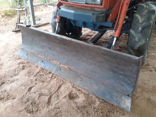 ขายครับ. KUBOTA  L 3202 ( 4WD )  ขับเคลื่อน 4 ล้อ. 4 สูบพร้อมดันหน้า. ในราคาเบาๆ