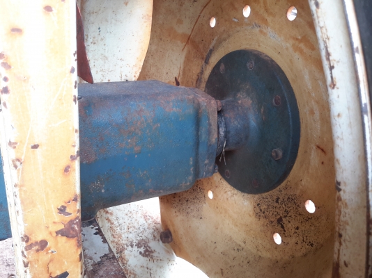 ขายครับ. KUBOTA  L 3202 ( 4WD )  ขับเคลื่อน 4 ล้อ. 4 สูบพร้อมดันหน้า. ในราคาเบาๆ