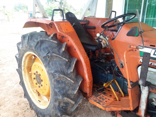ขายครับ. KUBOTA  L 3202 ( 4WD )  ขับเคลื่อน 4 ล้อ. 4 สูบพร้อมดันหน้า. ในราคาเบาๆ