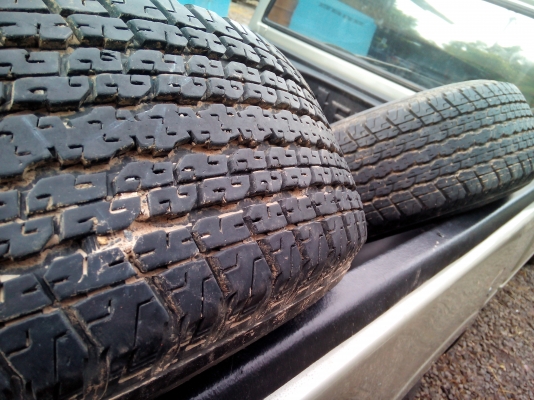 ลดสุดๆ นางฟ้ามาแล้วล้อแม็คพร้มยางขอบ17นิ้วติดรถป้ายแดงมาขอบ265/70/17r 4เส้น ออนิวดีแมควิ่ง20000กิโลครับยางปี2012สวยมากครับ