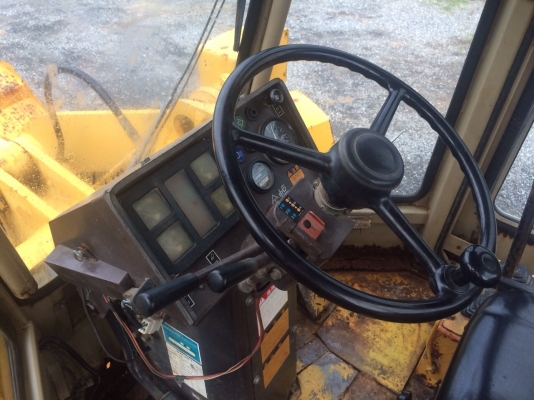 ขายรถตัก Komatsu WA150-1 ; รถเก่าญี่ปุ่น 100\%;  สภาพสวยพร้อมใช้งานได้ทันที สนใจติดต่อ 081-9485494