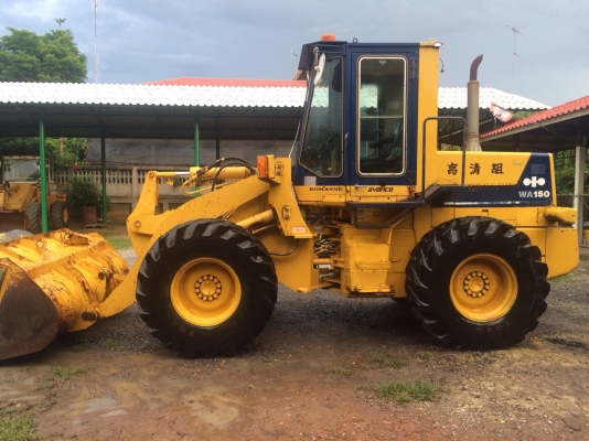 ขายรถตัก Komatsu WA150-1 ; รถเก่าญี่ปุ่น 100\%;  สภาพสวยพร้อมใช้งานได้ทันที สนใจติดต่อ 081-9485494