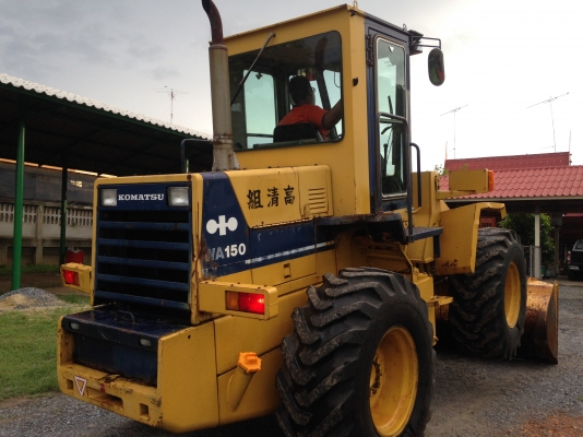 ขายรถตัก Komatsu WA150-1 ; รถเก่าญี่ปุ่น 100\%;  สภาพสวยพร้อมใช้งานได้ทันที สนใจติดต่อ 081-9485494