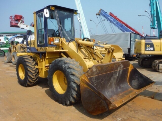 ขายรถตัก Komatsu WA150-1 ; รถเก่าญี่ปุ่น 100\%;  สภาพสวยพร้อมใช้งานได้ทันที สนใจติดต่อ 081-9485494