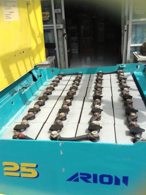 +++ ขายโฟล์คลิฟท์ไฟฟ้านั่งขับ   KOMATSU  2.5  ตัน    รุ่น   EX-7  แบตเตอรี่  550   เสา  3  เมตร  ฟูลฟรีเข้าตู้  งา 1,070  มม.  ยางตัน