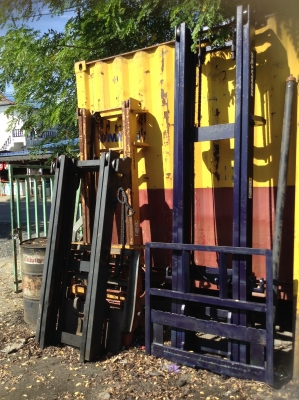 +++ ขายเสาโฟล์คลิฟท์  4  เมตร  KOMATSU 1.5  ตัน , เสาฟุลฟรีเข้าตู้  KOMATSU 2.5  ตัน  , เสา 5  เมตร  3  ท่อน  TOYOTA  1.5   ตัน  ครับ