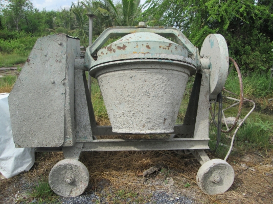 ขายเหมา 3 อย่าง 1.เครื่องโม่ผสมปูนฉาบ 2.โม่ผสมคอนกรีต 3.รอกสลิงสำหรับการดึงด้วยมอเตอร์ไฟฟ้า ขายเหมา 3 อย่าง 1.เครื่องโม่ผสมปูนฉาบ 2.โม่ผสมคอนกรีต 3.รอกสลิงสำหรับการดึงด้วยมอเตอร์ไฟฟ้า