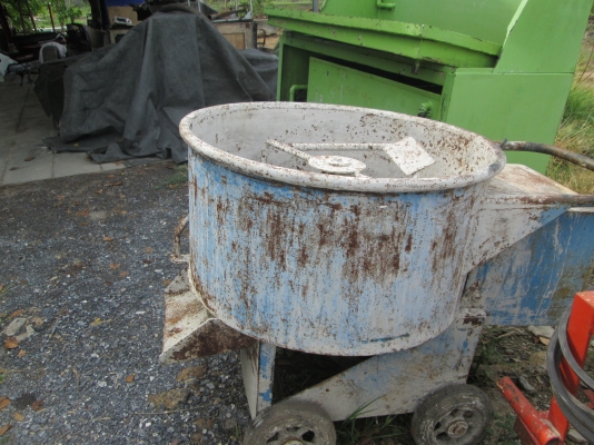 ขายเหมา 3 อย่าง 1.เครื่องโม่ผสมปูนฉาบ 2.โม่ผสมคอนกรีต 3.รอกสลิงสำหรับการดึงด้วยมอเตอร์ไฟฟ้า