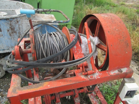 ขายเหมา 3 อย่าง 1.เครื่องโม่ผสมปูนฉาบ 2.โม่ผสมคอนกรีต 3.รอกสลิงสำหรับการดึงด้วยมอเตอร์ไฟฟ้า