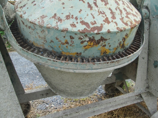 ขายเหมา 3 อย่าง 1.เครื่องโม่ผสมปูนฉาบ 2.โม่ผสมคอนกรีต 3.รอกสลิงสำหรับการดึงด้วยมอเตอร์ไฟฟ้า