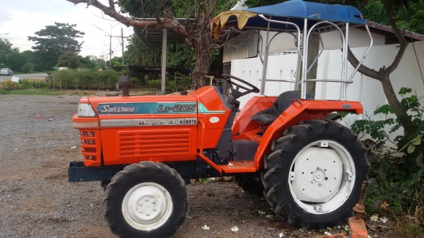 ขายl205สองเพลาครับเครือ่งดีเกียรและไฮโดลิกดีระบบใช่งานได้ครบ