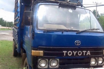 ขายครับไดน่า หัวเล็ก2ปัด เครื่อง115แรง. หัวสวย. เครื่องดี. คัสชีสวย เอกสารพร้อมโอน ยางดี. ยาว4.30 กะบะและฝาท้ายมีตำนิ่ดหน่อย   หัวแก้มน่าสีเลยจะดูไม่สวยเล็กน้อย รถพร้อมใช้งานเลยครับ   เติมน้ำมันขับได้เลย   ราคา135000 สนใจ0930693225 บ้านไผ่