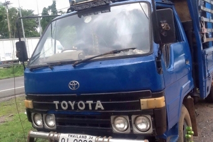 ขายครับไดน่า หัวเล็ก2ปัด เครื่อง115แรง. หัวสวย. เครื่องดี. คัสชีสวย เอกสารพร้อมโอน ยางดี. ยาว4.30 กะบะและฝาท้ายมีตำนิ่ดหน่อย   หัวแก้มน่าสีเลยจะดูไม่สวยเล็กน้อย รถพร้อมใช้งานเลยครับ   เติมน้ำมันขับได้เลย   ราคา135000 สนใจ0930693225 บ้านไผ่