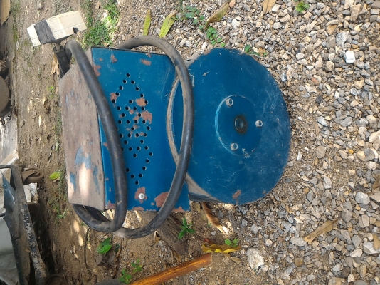 เครื่องปั่นไฟขนาด 3 KW. 1 เฟส  220 V. ต้องการความเร็วแค่ 1500 รอบ/นาที