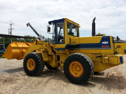 รถตัก Komatsu WA300-1 ซีเรียล 30,000 มาถึงไทยละครับ นำเข้าจากญี่ปุ่น สภาพแจ่มมาก ยางสวย 090-986-2521 อ๊อบ รถตัก Komatsu WA300-1 ซีเรียล 30,000 มาถึงไทยละครับ นำเข้าจากญี่ปุ่น สภาพแจ่มมาก ยางสวย 090-986-2521 อ๊อบ