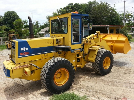 รถตัก Komatsu WA300-1 ซีเรียล 30,000 มาถึงไทยละครับ นำเข้าจากญี่ปุ่น สภาพแจ่มมาก ยางสวย 090-986-2521 อ๊อบ รถตัก Komatsu WA300-1 ซีเรียล 30,000 มาถึงไทยละครับ นำเข้าจากญี่ปุ่น สภาพแจ่มมาก ยางสวย 090-986-2521 อ๊อบ