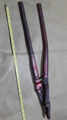 กรรไกรตัดโลหะแบนๆ ของญี่ปุ่นครับ เหล็กเหนียวๆเลย