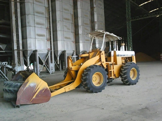 KOMATSU 515 รถตักล้อยางสภาพพร้อมใช้ เครื่องดี สภาพโดยรวมดี KOMATSU 515 รถตักล้อยางสภาพพร้อมใช้ เครื่องดี สภาพโดยรวมดี