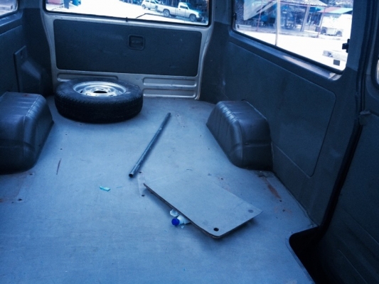 ขายรถตู้ นิสสัน ปี97 (ไม่มีทะเบียน แต่มีใบเสร็จ ประมูลจากราชการ) (ขายแล้ว)