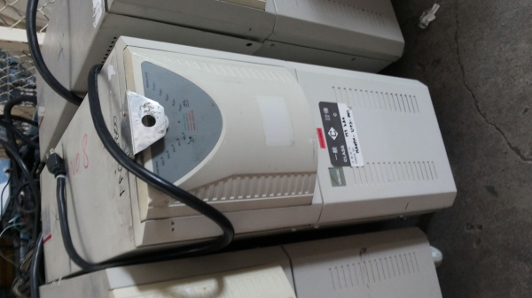 UPS ป้องกันแรงดันตกหรือไฟดับ ขนาดใหญ่ เข้า 100 V. ออก 100 V.